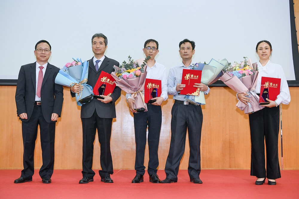 “風雨同舟獎”頒獎.jpg “風雨同舟獎”頒獎.jpg