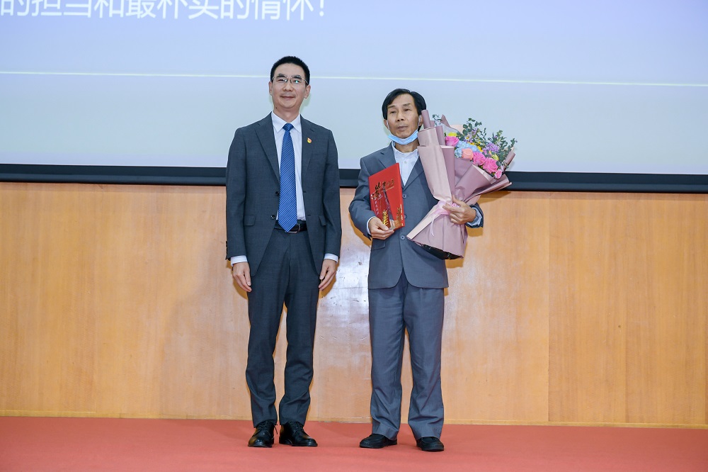 “特別貢獻獎”頒獎1.jpg “特別貢獻獎”頒獎1.jpg